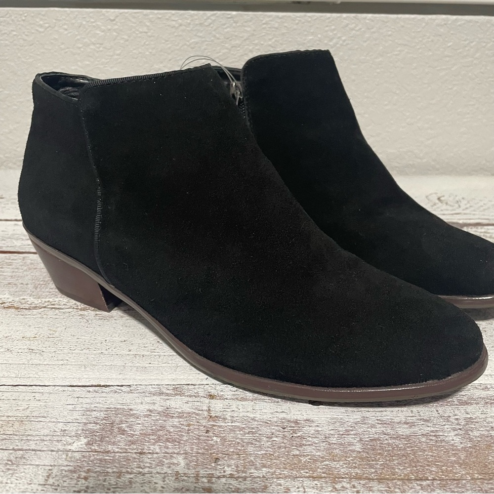 Crown Vintage Women’s Tabitha Black Suede Ankle Booties Size 9